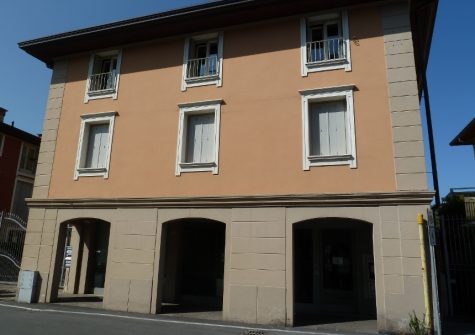 Concesio – Ufficio Con Vetrine