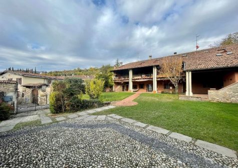Gussago – Affascinante Casale In Franciacorta
